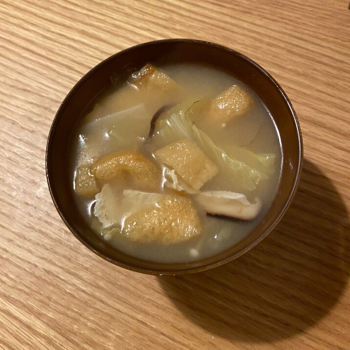 白菜椎茸油揚げの味噌汁